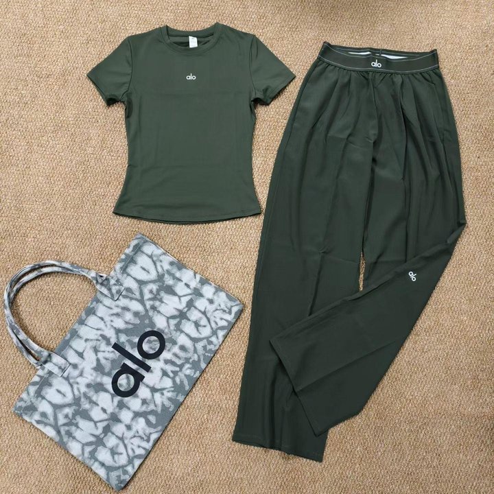 Ensemble t-shirt + pantalon large · Kaki
